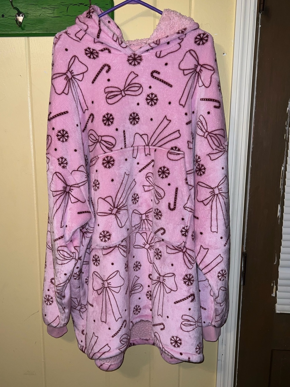 Oversized Pink Cozy Fleece Blanket Wearable Hoodie Bows Snowflakes Size S/M